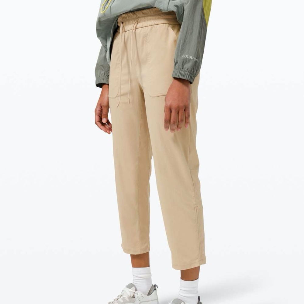 Lululemon Beyond the Studio Crop Trench (First Release) - Size 8